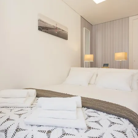 Apartment Manuel Bernardes Lisbon