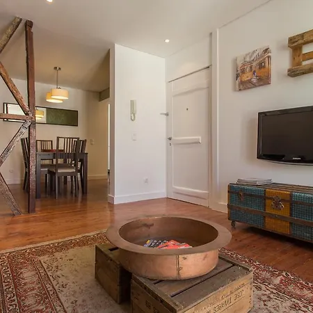 Manuel Bernardes Apartment